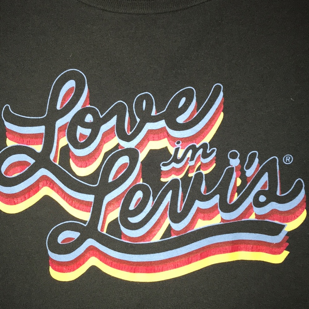 levi’s tee shirt